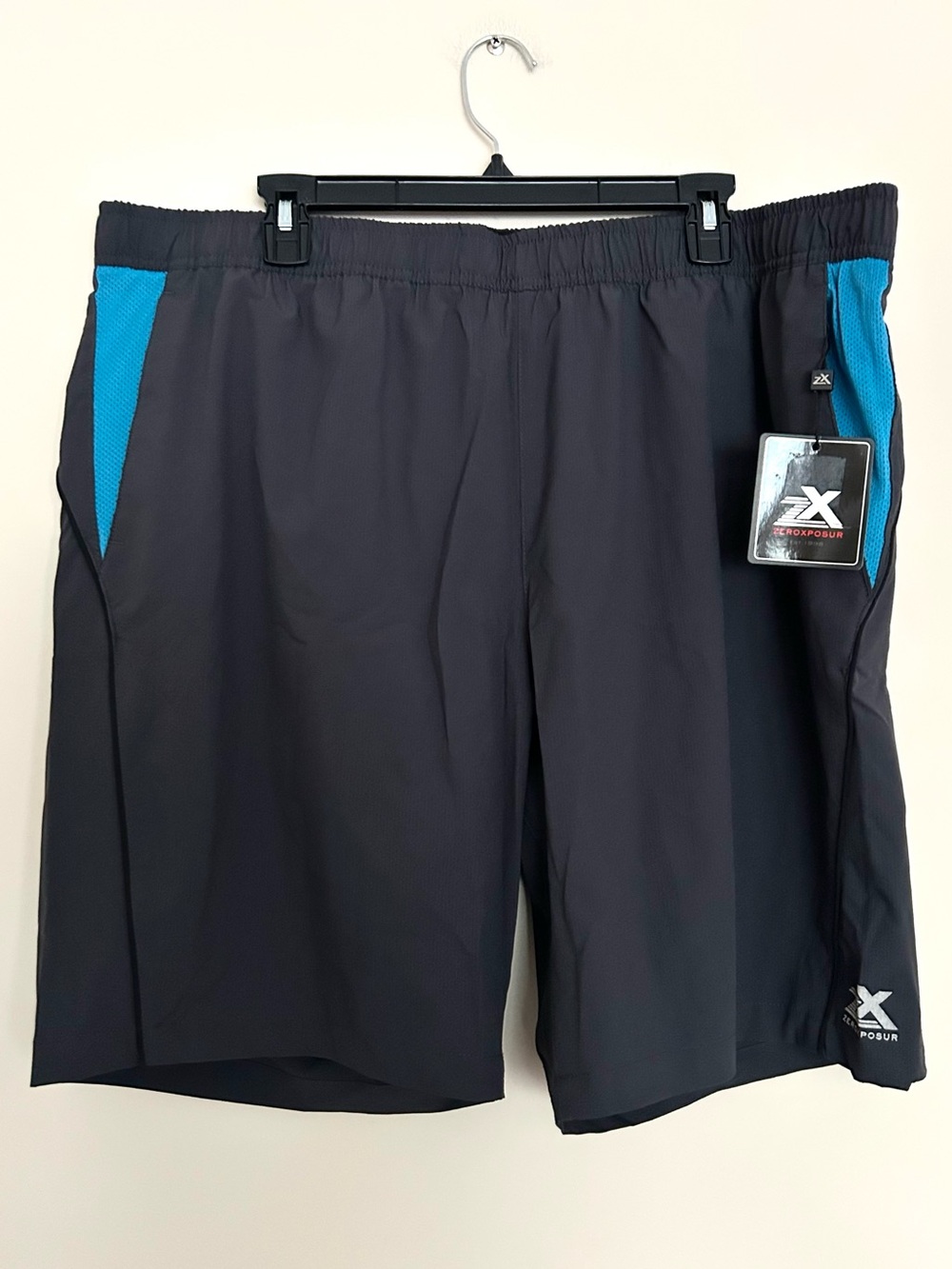 NEW ZeroXposur Men's Dark Gray Athletic Gym Board Shorts w/ Teal Panels